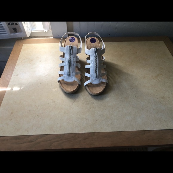 AEROSOLE Sandals - Picture 3 of 4